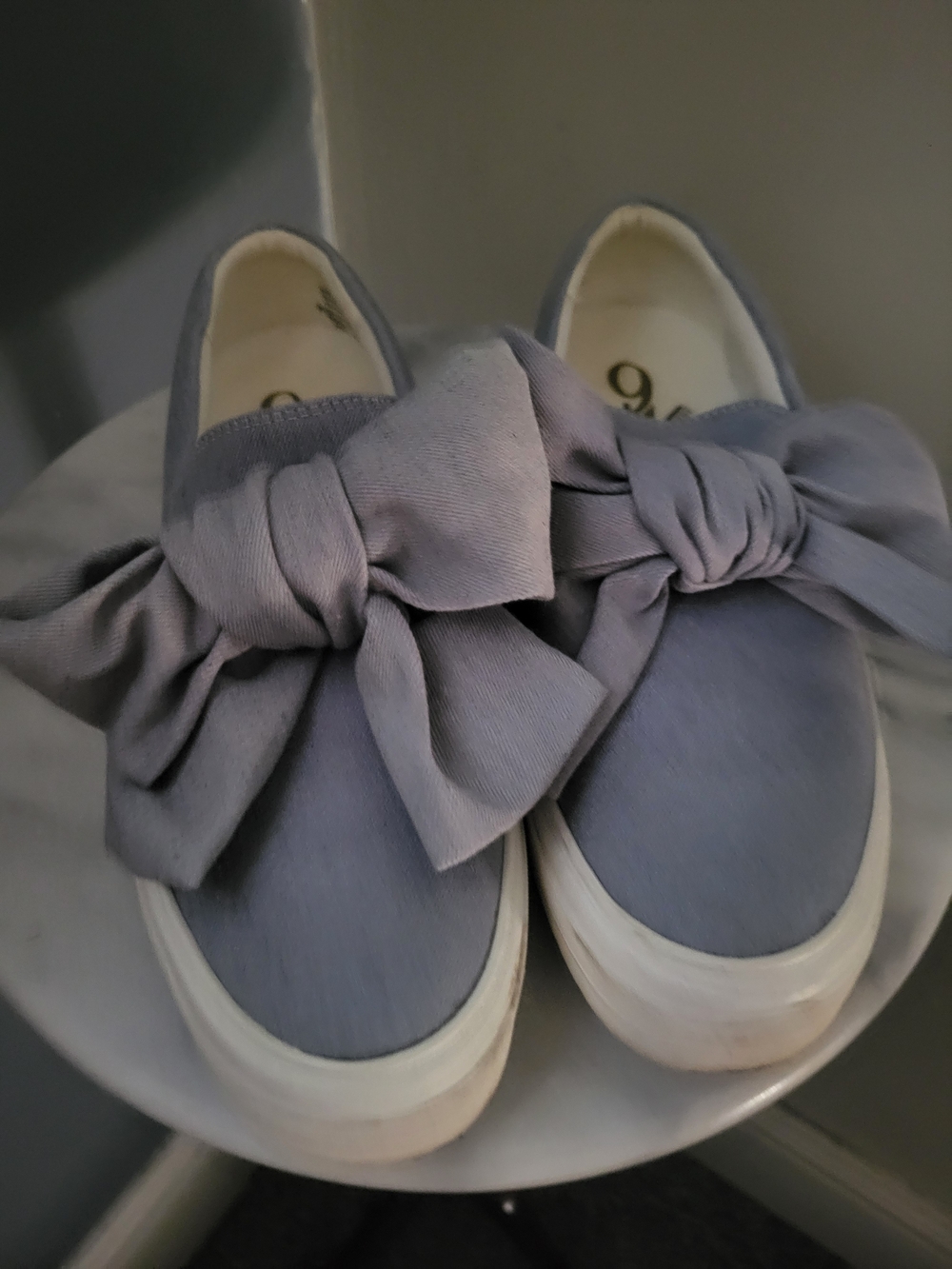 9 West Slip-On Women’s Bow Sneakers in Light Blue 6 Medium